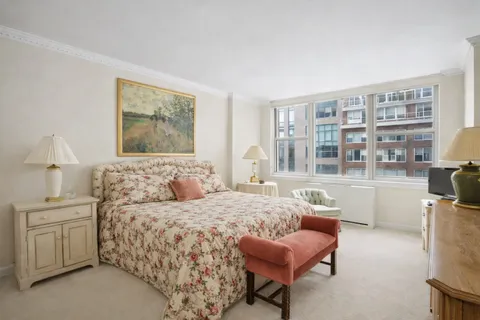 $625,000 | 175 East 62nd Street, Unit 14B | Lenox Hill