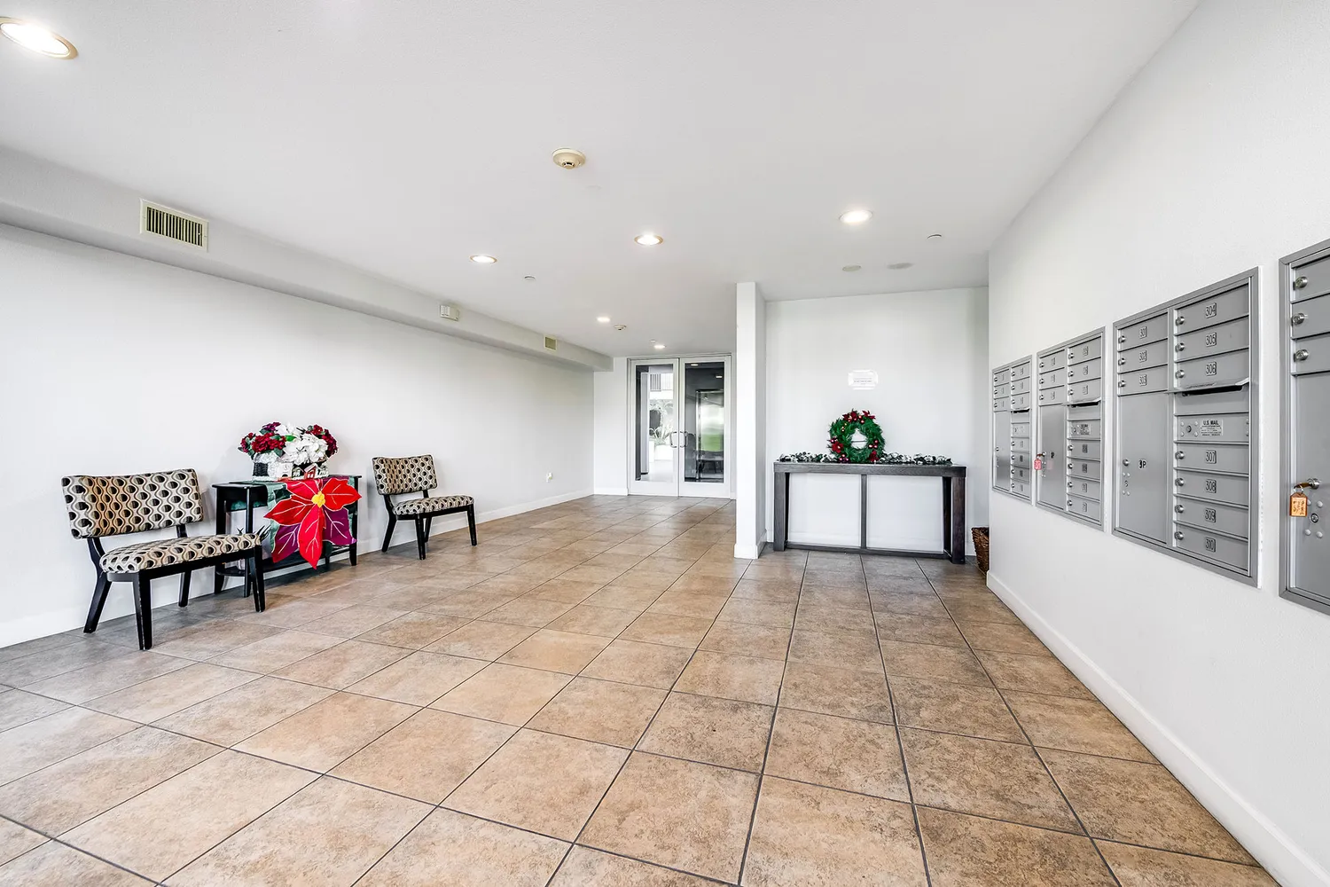 $849,000 | 10878 Bloomfield Street, Unit 211, Toluca Lake, CA 91602