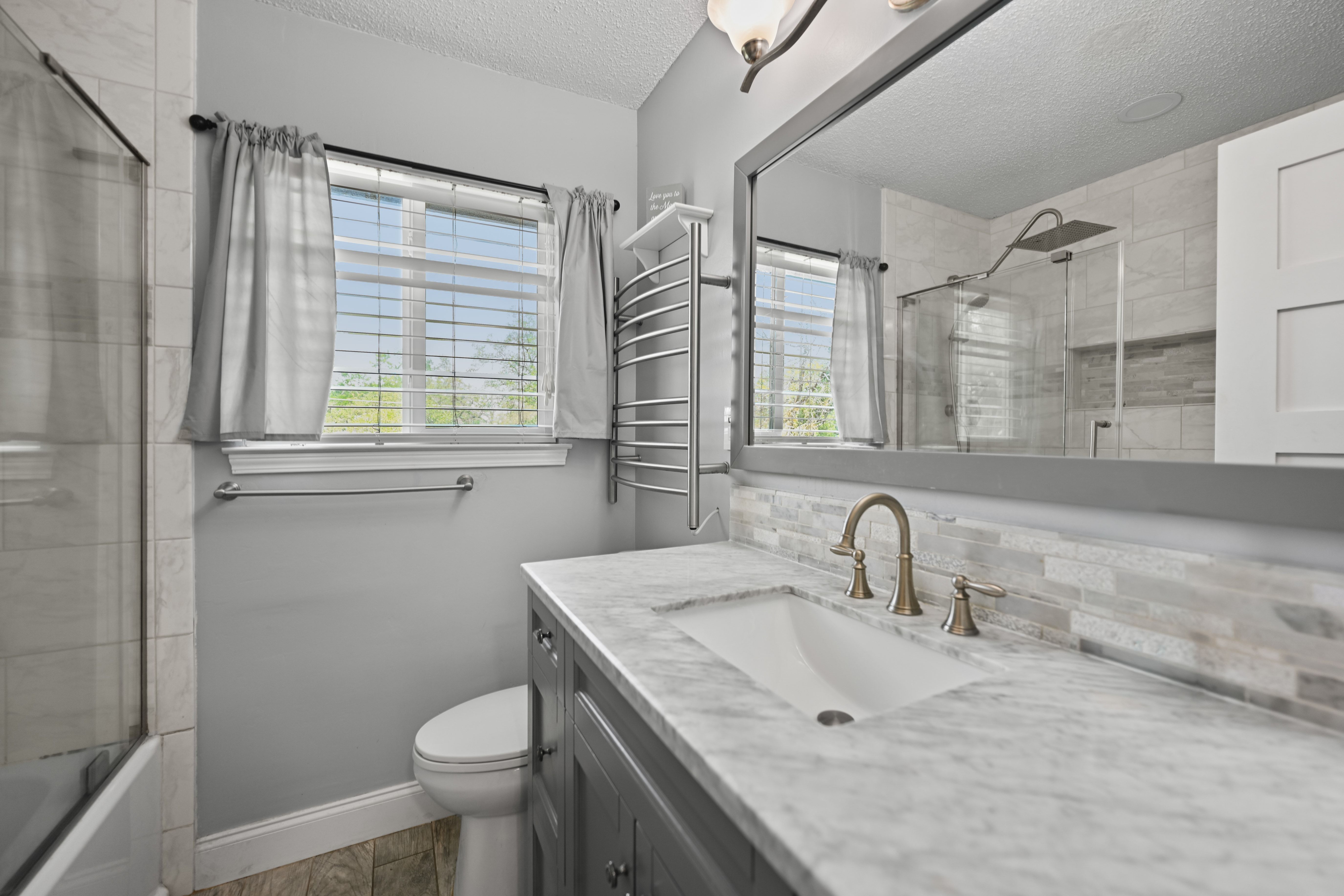 8710 Clearbrook Trail Austin, TX 78729 - Photo 10 of 28 a bathroom with a sink toilet and a mirror