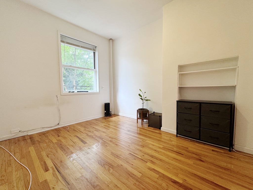 102 Eagle Street, Unit 2R Brooklyn, NY 11222 - Photo 4 of 5