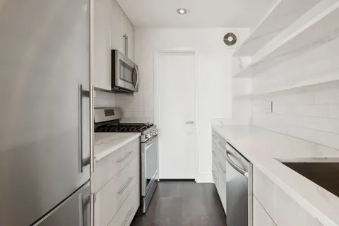 $1,250,000 | 310 East 46th Street, Unit 22U | Midtown East