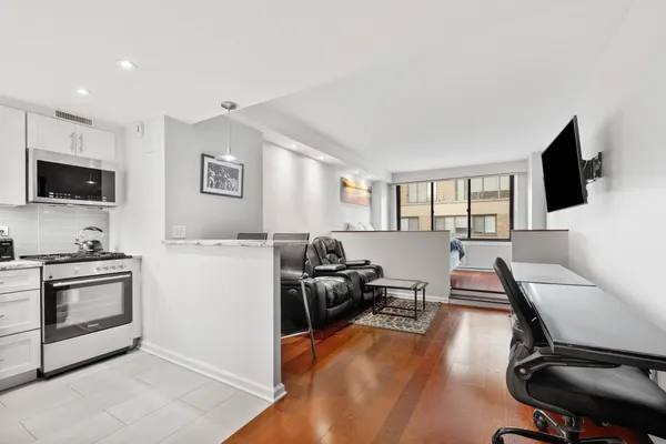 $595,000 | 16 West 16th Street, Unit 14LS | Flatiron