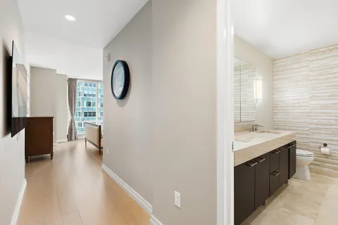 $2,000,000 | 1 Franklin Street, Unit 2307, Boston, MA 02110