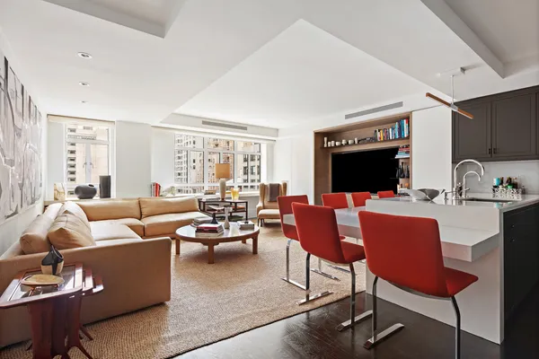 $4,750,000 | 21 East 61st Street, Unit 8C | Lenox Hill