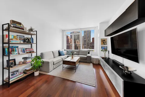 $999,999 | 45 Park Avenue, Unit 1005 | Murray Hill