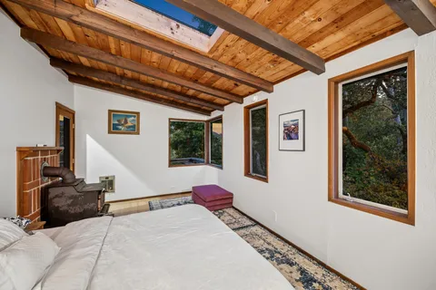a view of entryway with workspace