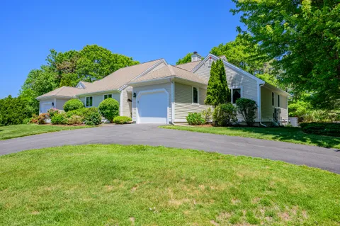$579,000 | 1 Sandview Terrace, Mashpee, MA 02649