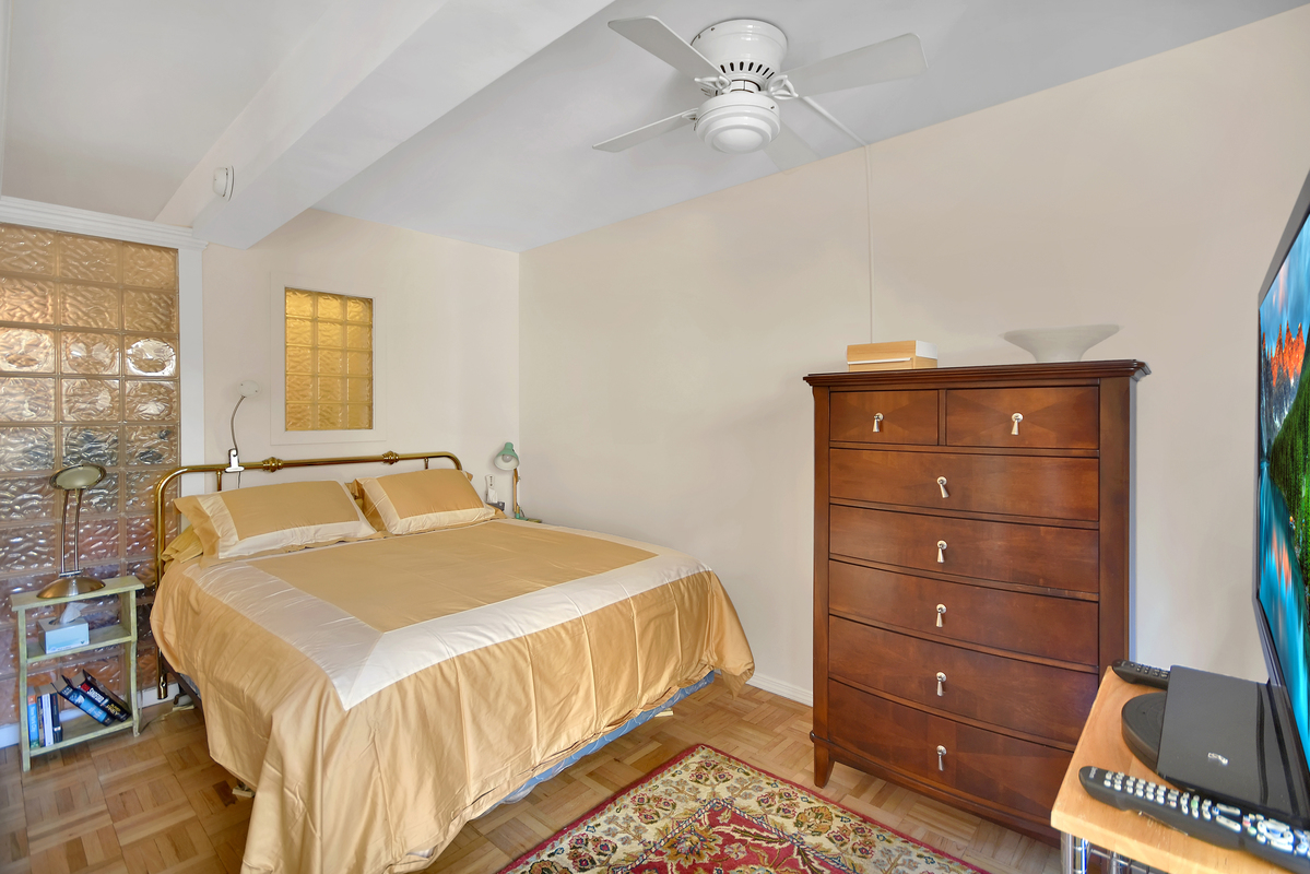 335 East 51st Street, Unit 4E Manhattan, NY 10022 - Photo 3 of 5