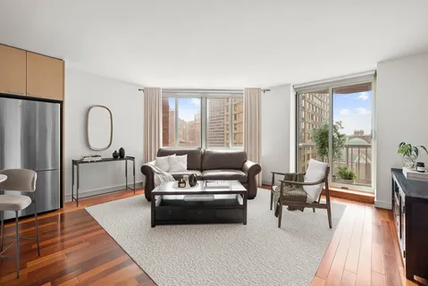 $995,000 | 206 East 95th Street, Unit 10B | Upper East Side