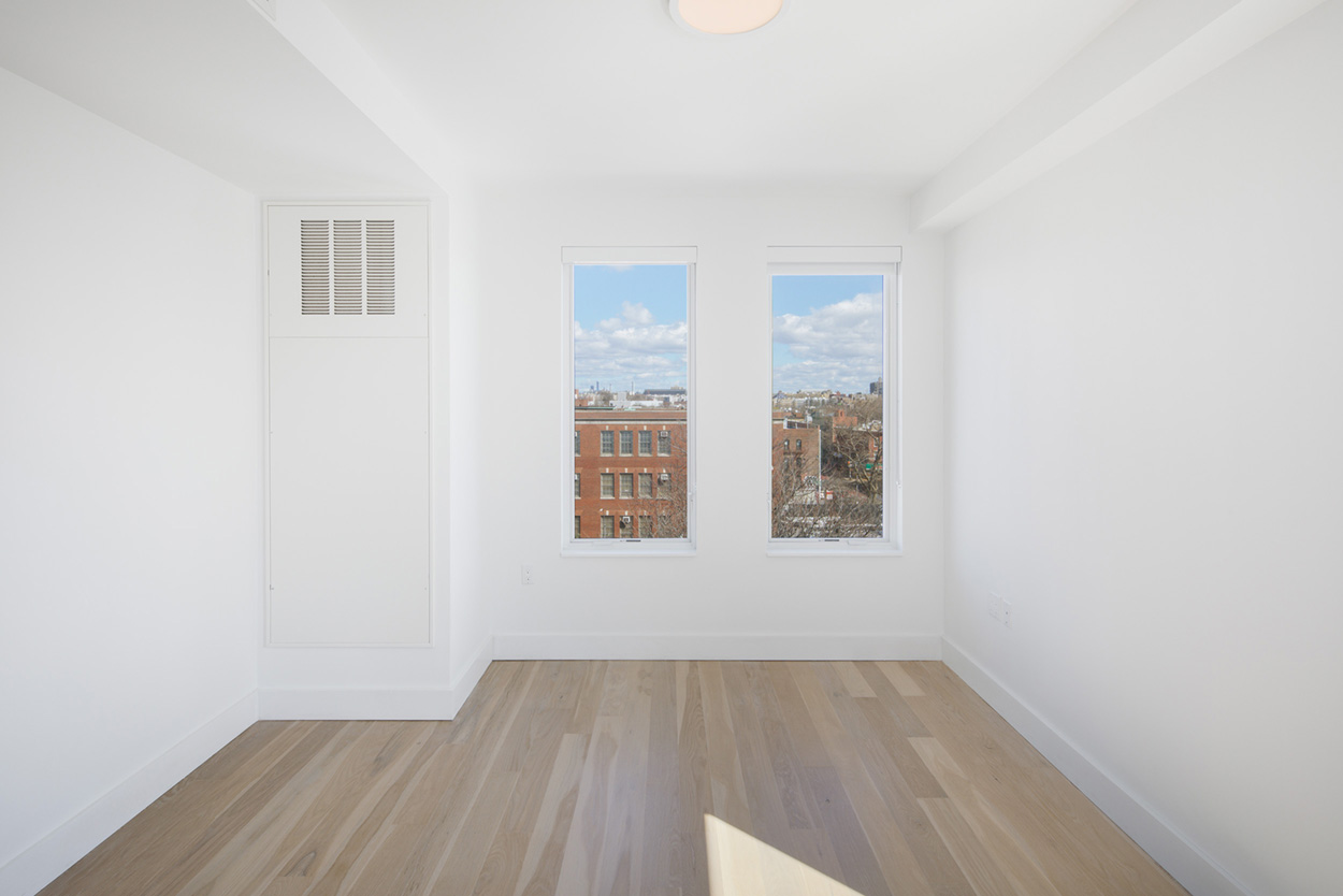 195 Clarkson Avenue, Unit 6E Brooklyn, NY 11226 - Photo 4 of 13 an empty room with a window