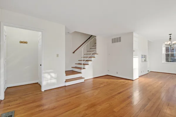 $590,000 | South Stafford Street, Arlington, VA 22206