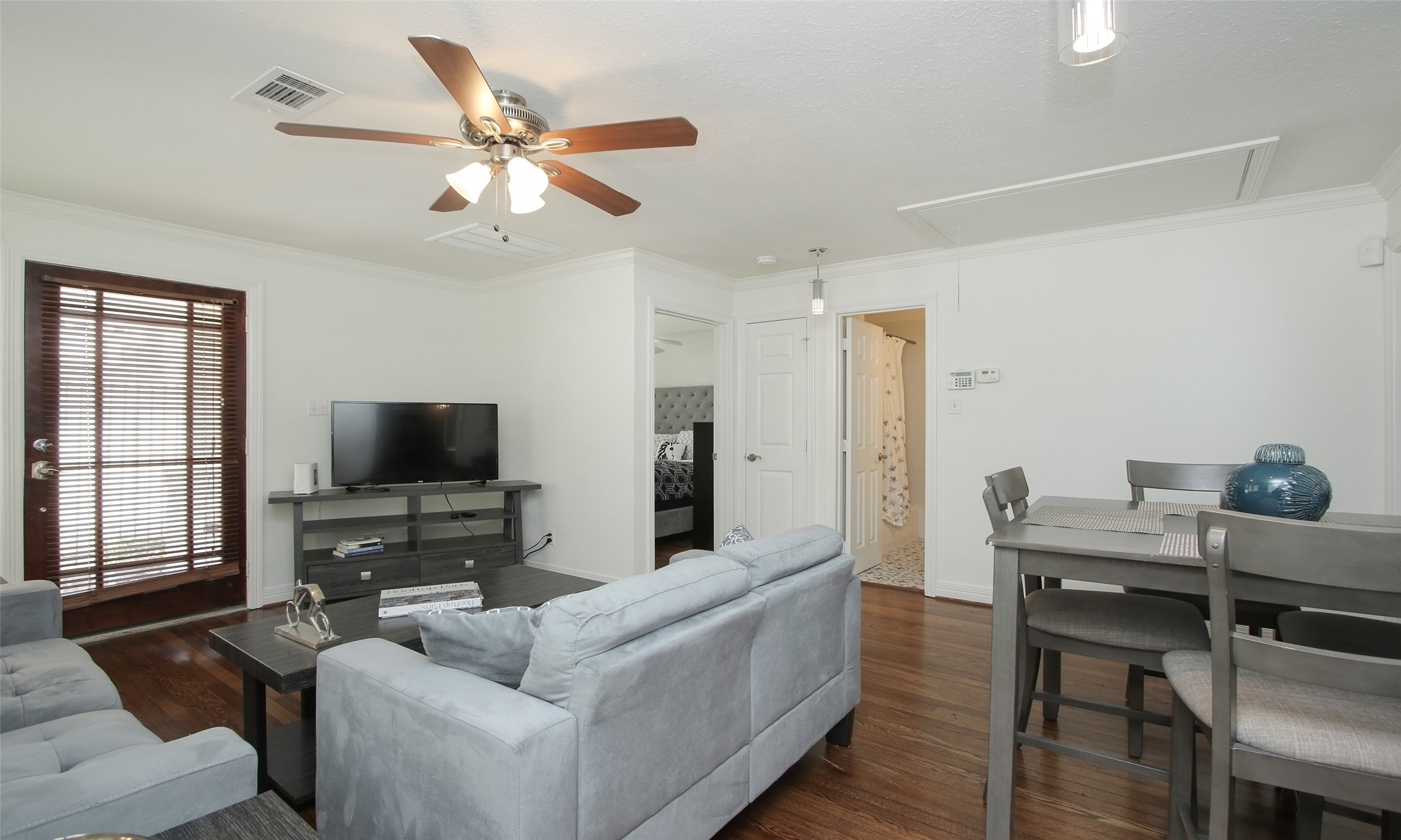 4331 Marina Street, Unit B Houston, TX 77007 - Photo 22 of 37 a living room with furniture and a flat screen tv