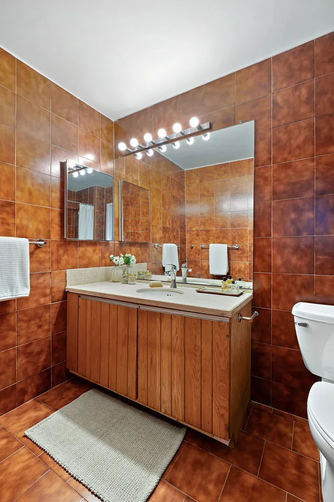 $975,000 | 348 West 38th Street, Unit 9E | Hudson Yards