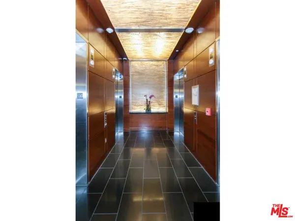 $699,000 | 1155 South Grand Avenue, Unit 401, Los Angeles, CA 90015