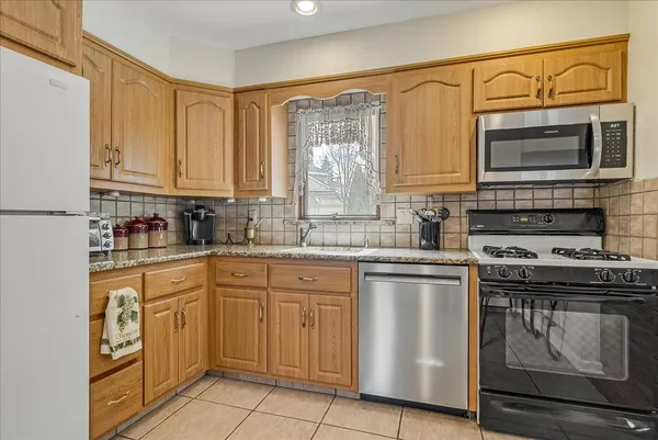 $899,000 | 40 Catherine Court, Cedar Grove, NJ 07009