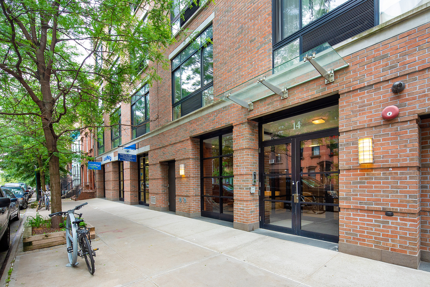 14 Hope Street, Unit 4D Brooklyn, NY 11211 - Photo 6 of 7 a view of a building with sitting area