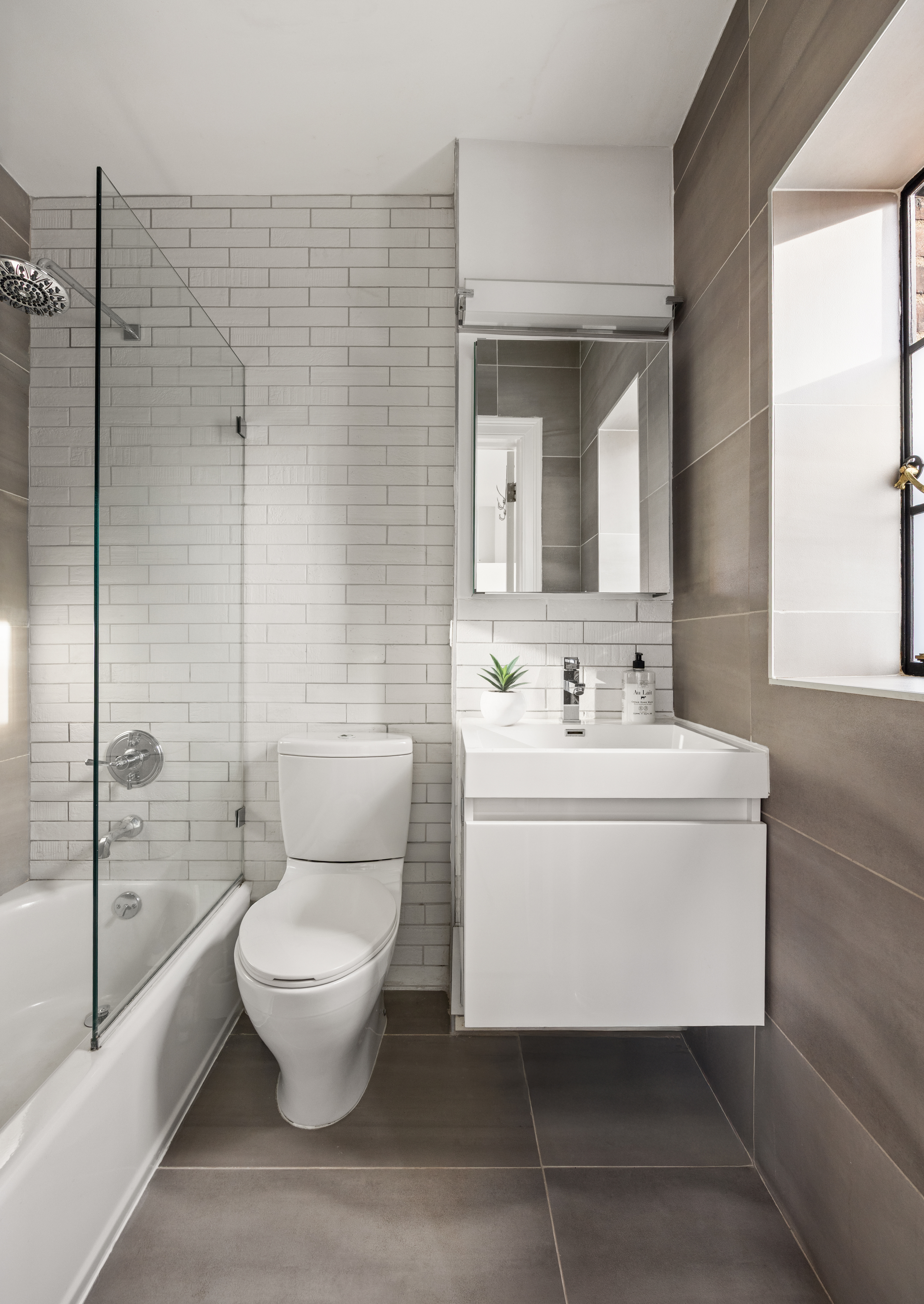 45 Tudor City Place, Unit 2111 Manhattan, NY 10017 - Photo 10 of 19