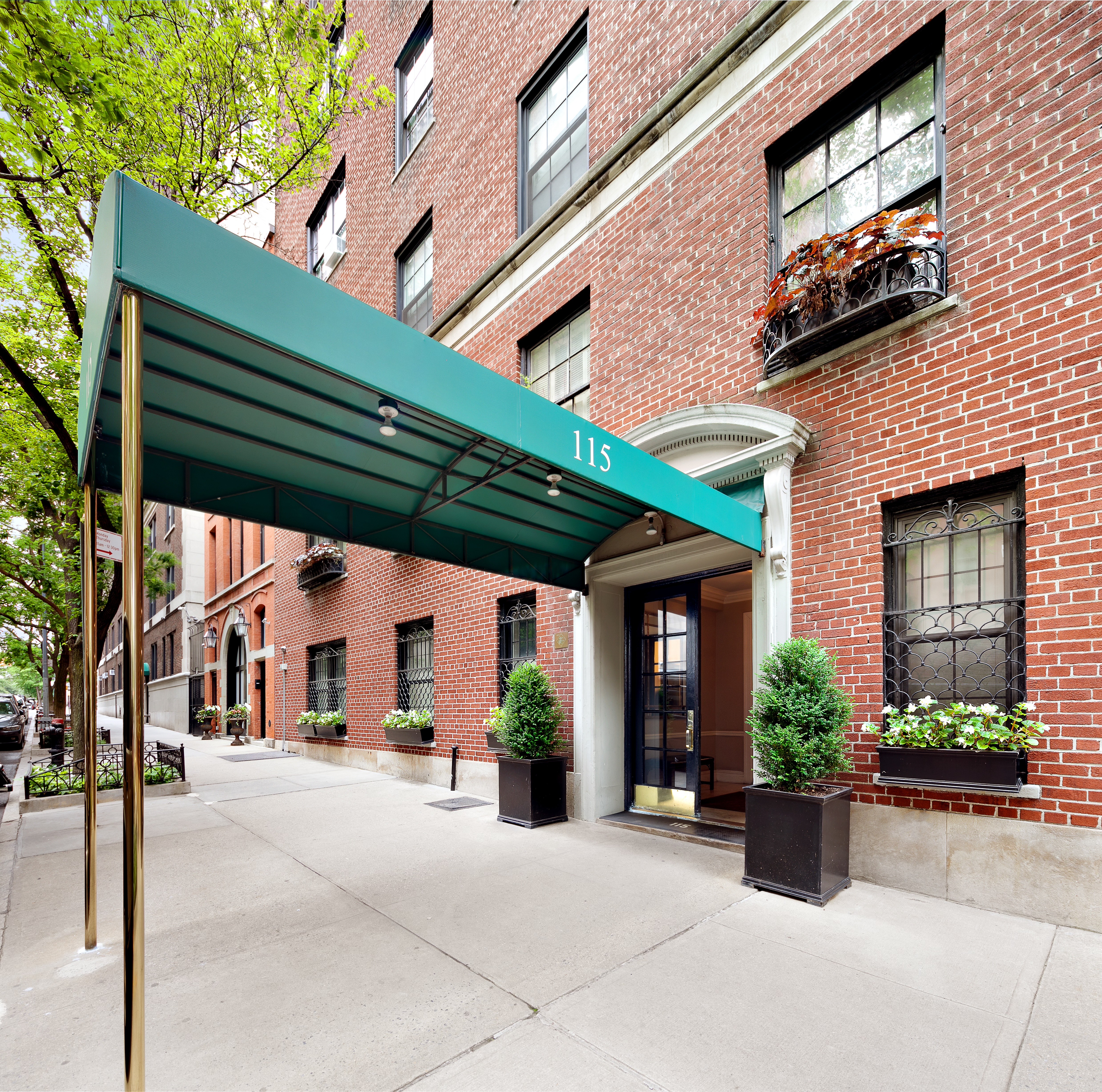 115 East 90th Street, Unit 4E Manhattan, NY 10128 - Photo 8 of 9 a view of a building with sitting area