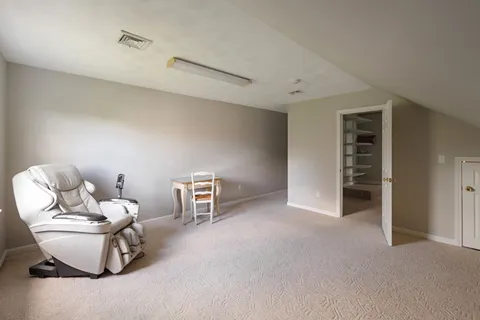 a view of livingroom with furniture