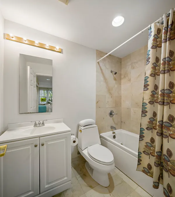 $385,000 | 208 Shearwater Court West, Unit 32, Jersey City, NJ 07305
