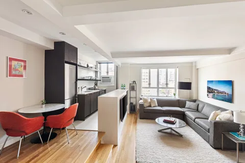 $545,000 | 200 West 20th Street, Unit 909 | Chelsea