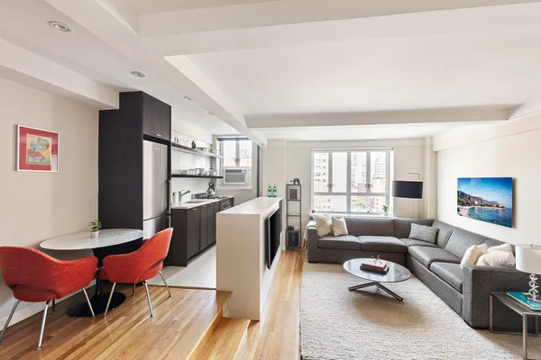 $545,000 | 200 West 20th Street, Unit 909 | Chelsea