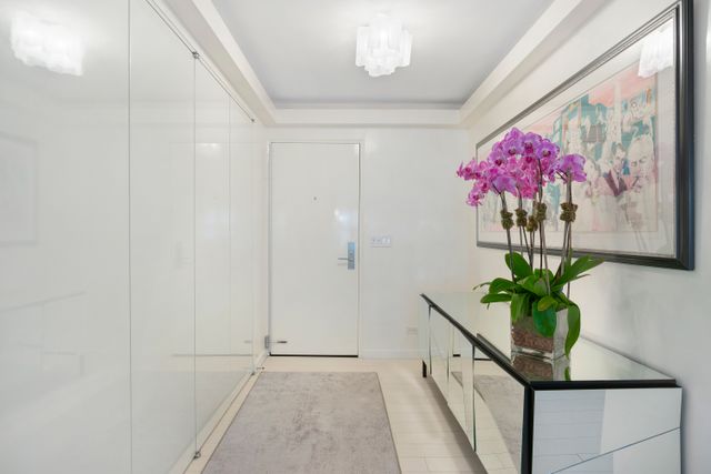 $1,850,000 | 200 Central Park South, Unit 19H | Central Park South