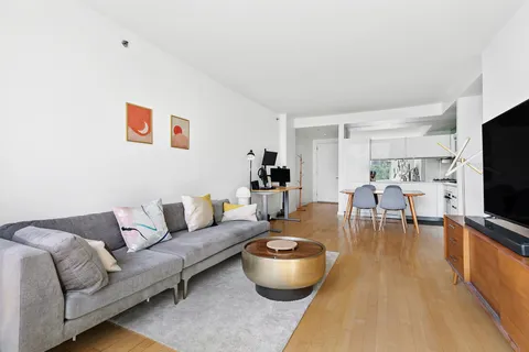 $1,125,000 | 425 East 13th Street, Unit 5G | East Village