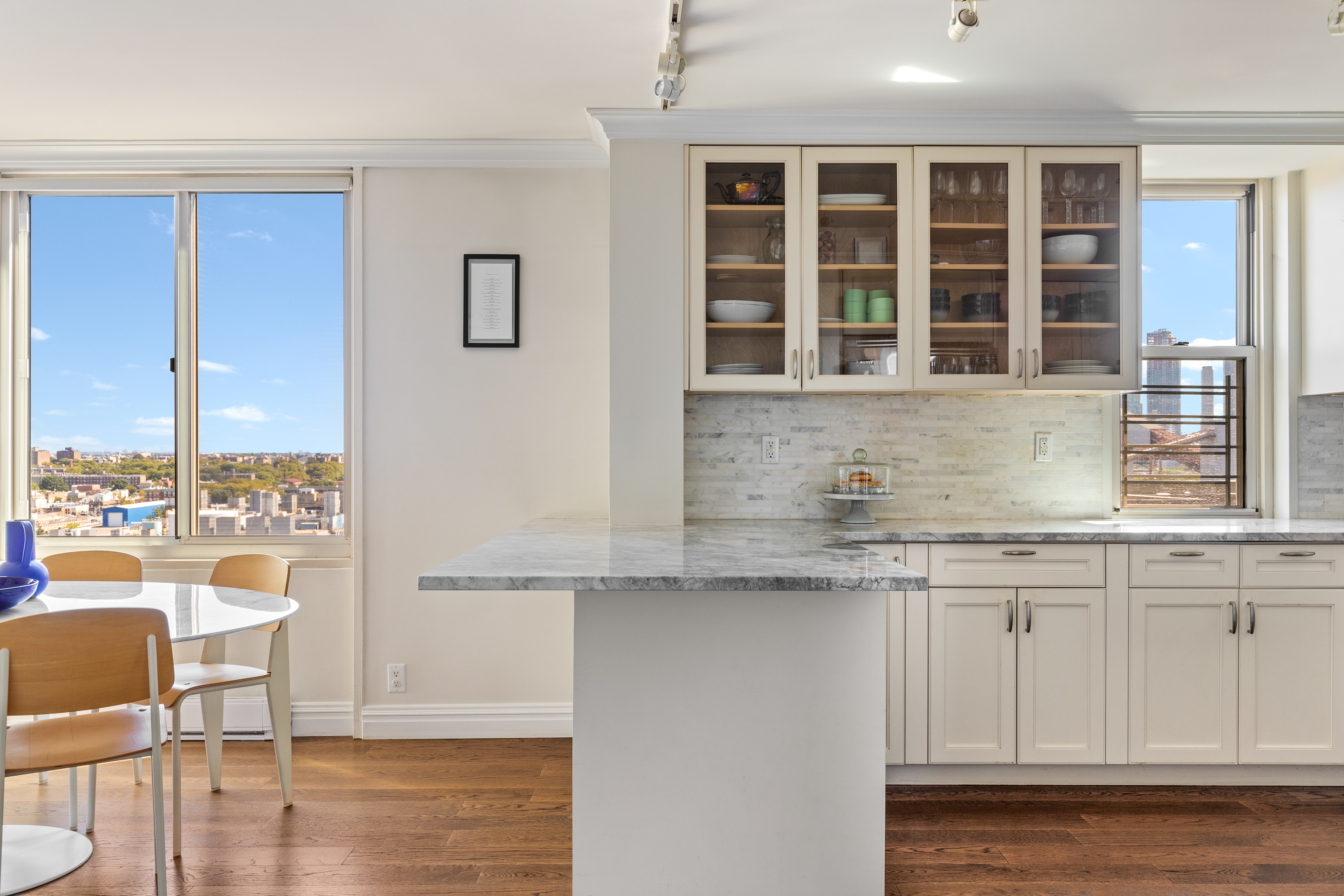 575 Main Street, Unit 1312 Manhattan, NY 10044 - Photo 6 of 25 a kitchen with granite countertop a stove and cabinets