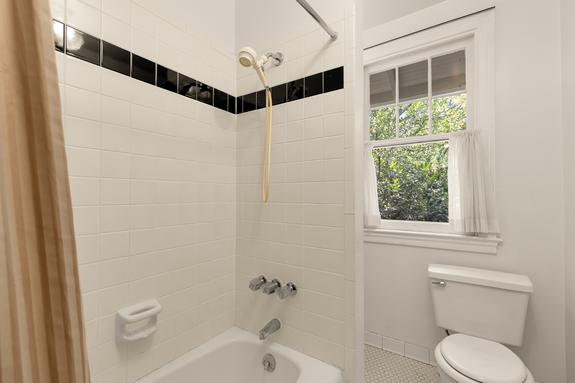 2820 38th Street Northwest Washington, DC 20007 - Photo 30 of 54