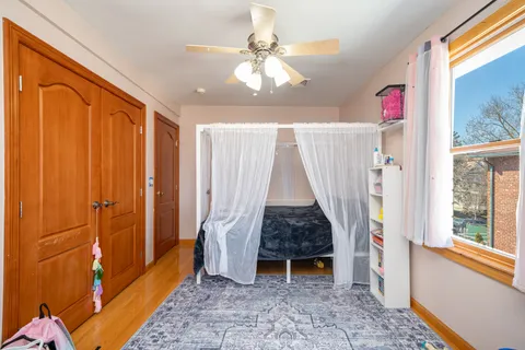 a view of entryway with a front door