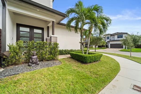 $1,290,000 | 15450 Northwest 88th Avenue, Miami Lakes, FL 33018