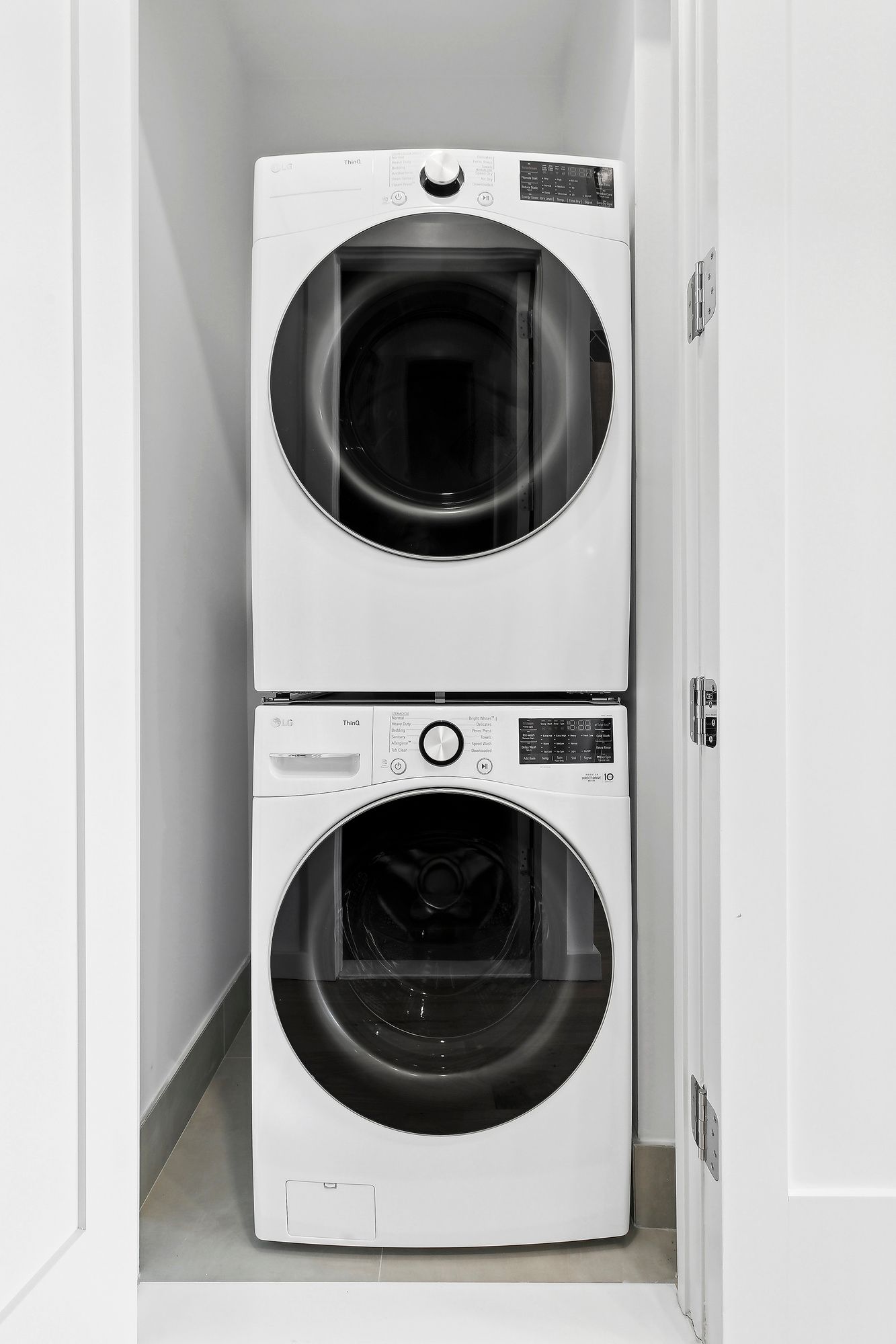 138 Schaefer Street, Unit 3A Brooklyn, NY 11207 - Photo 8 of 10 a utility room with dryer and washer