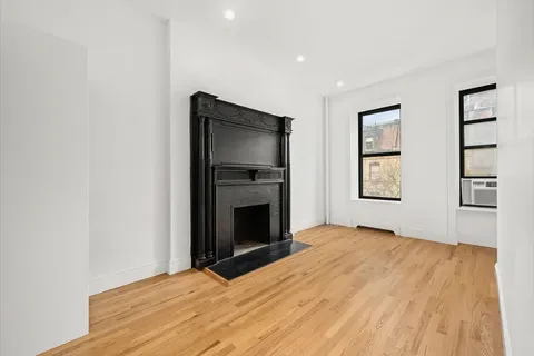 $695,000 | 130 West 80th Street, Unit 4F | Upper West Side