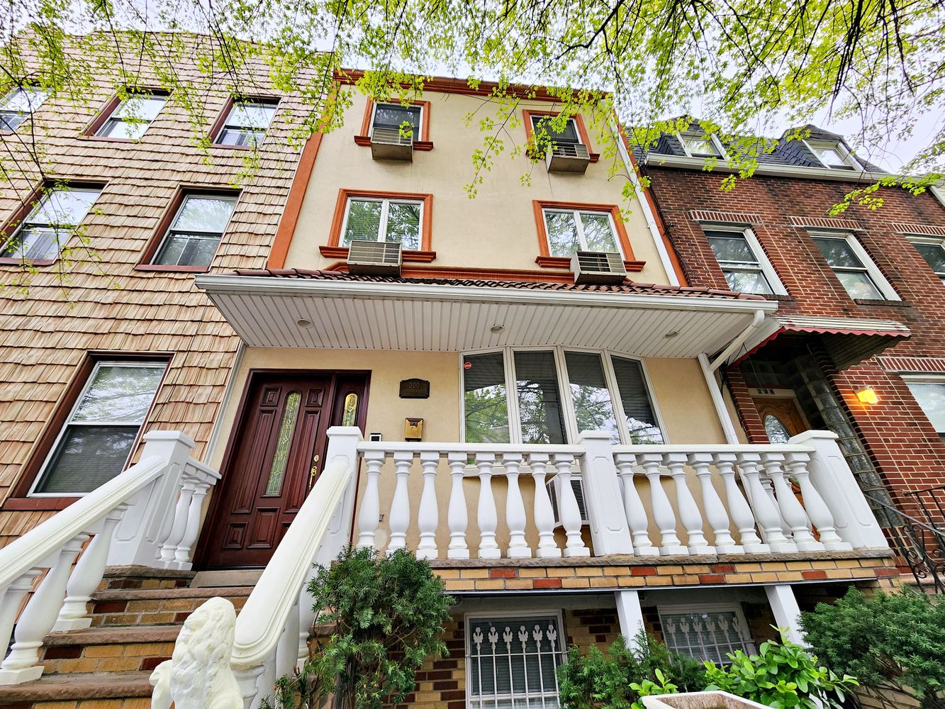 $5,750 | 300 Manhattan Avenue, Unit 3 | Williamsburg