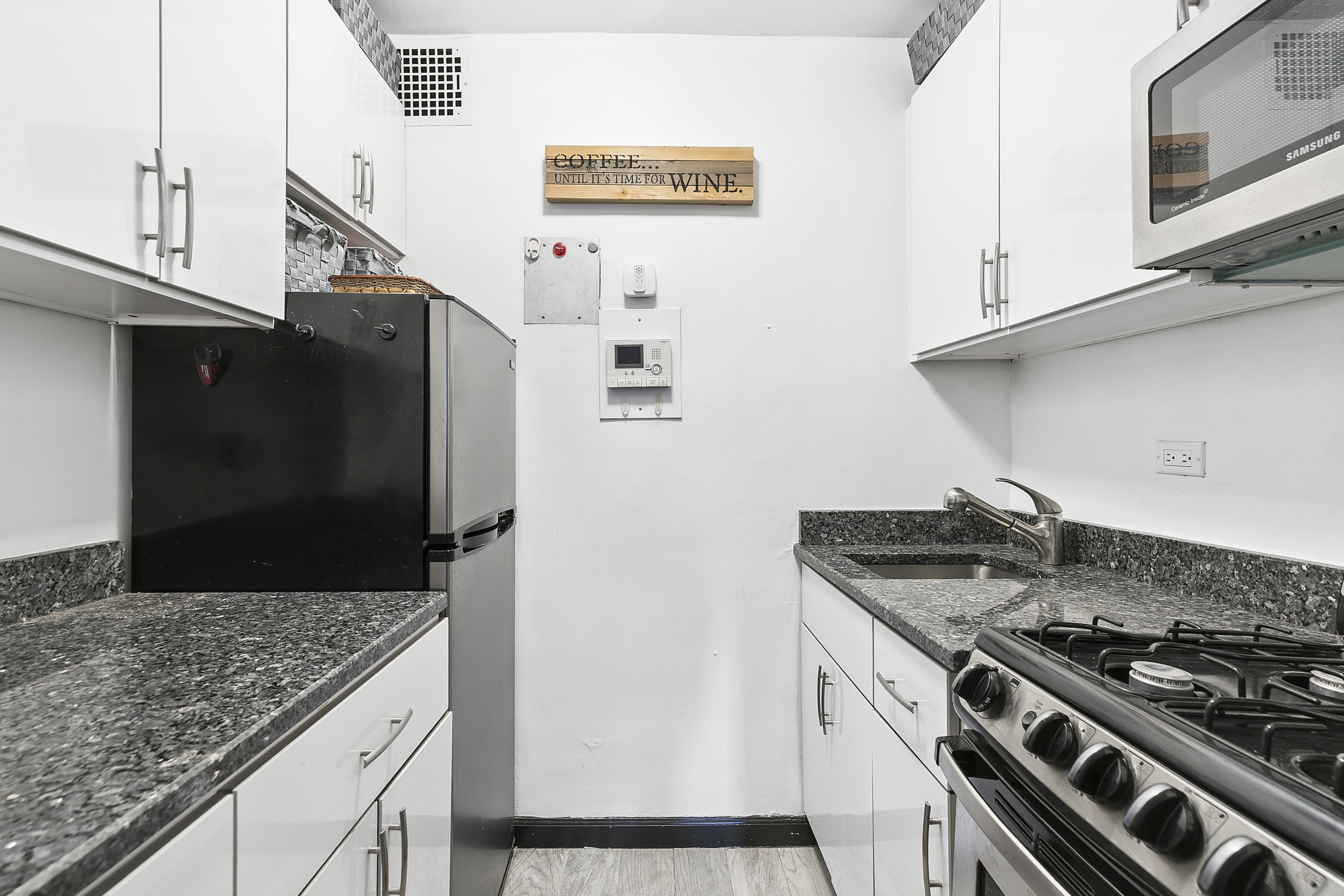 321 East 45th Street, Unit 9F Manhattan, NY 10017 - Photo 5 of 8