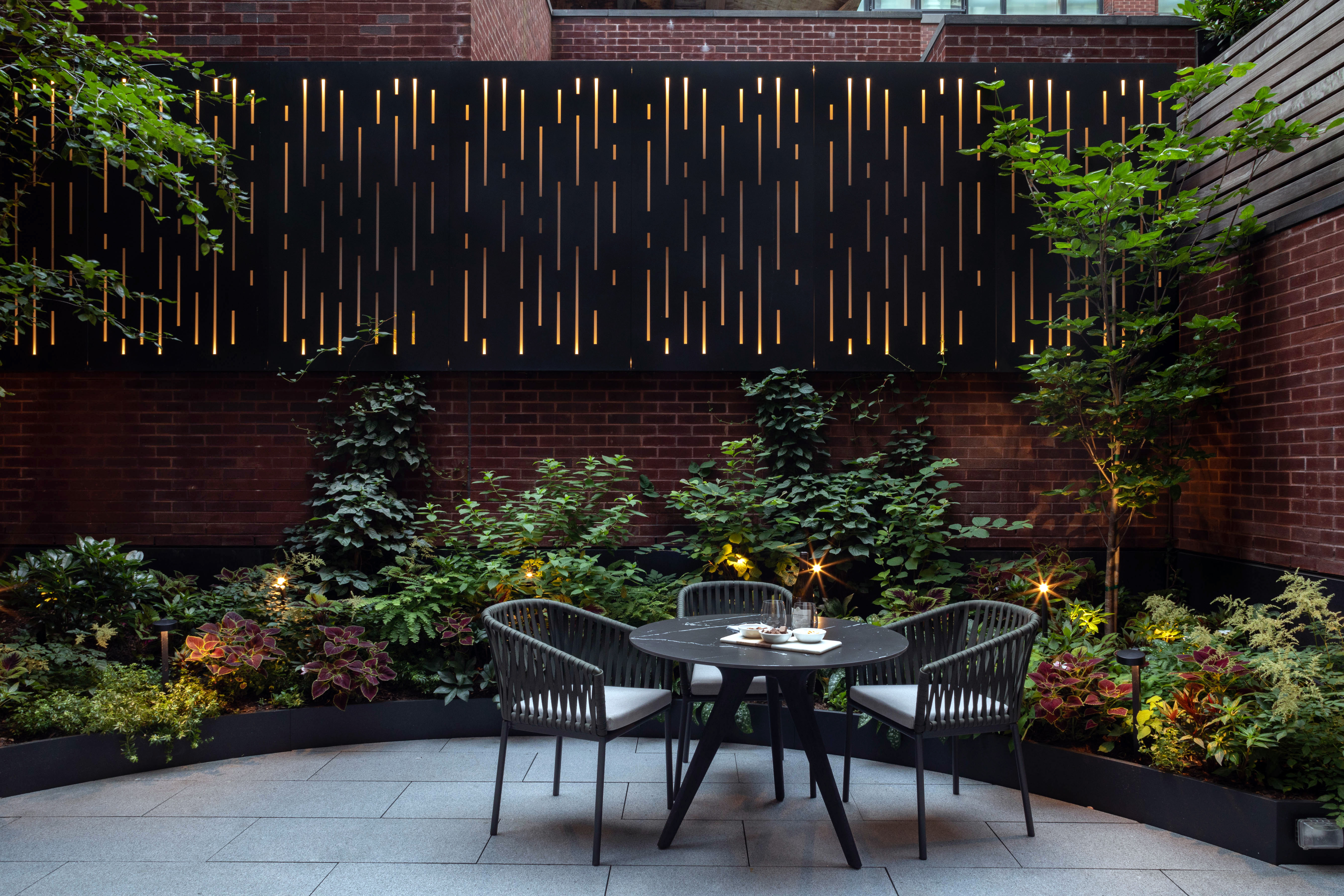 150 Charles Street, Unit M10 Manhattan, NY 10014 - Photo 25 of 34 a view of a chairs and table in a backyard