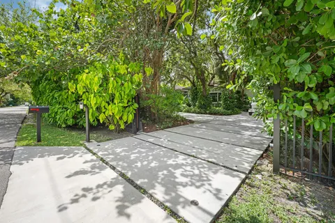 $10,000,000 | Address Upon Request, Pinecrest, FL 33156