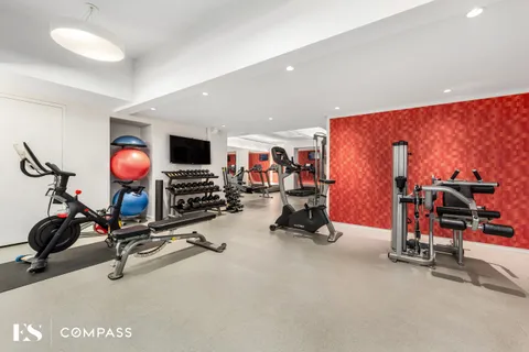 $1,895,000 | 700 Park Avenue, Unit 2B | Lenox Hill