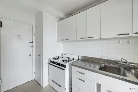 $225,000 | 1 Fordham Hill Ovl, Unit 12C | University Heights