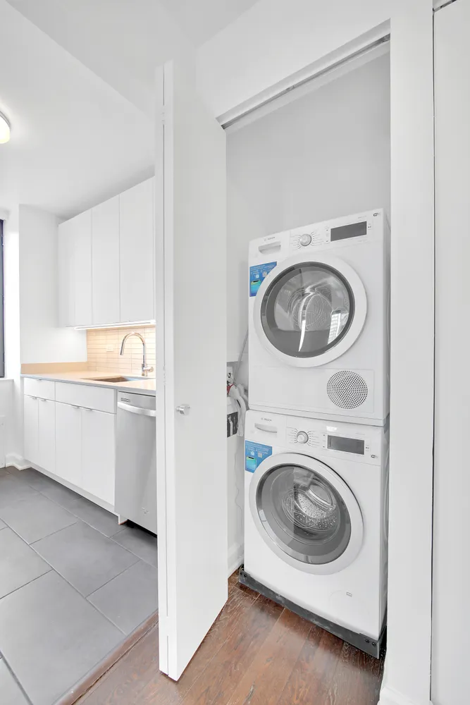 $9,056 | 77 West 24th Street, Unit 29F | Flatiron