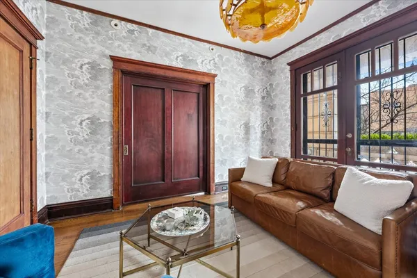 $1,200,000 | 457 West Fullerton Parkway, Unit 2W, Chicago, IL 60614