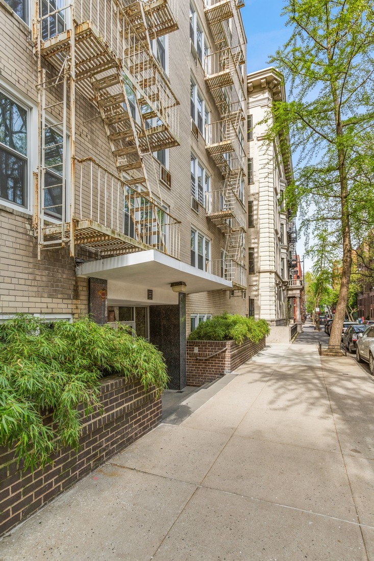 54 Orange Street, Unit 6D Brooklyn, NY 11201 - Photo 7 of 9 front view of a building