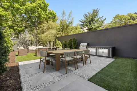 $1,395,000 | 149 Green Street, Unit 101 | Greenpoint