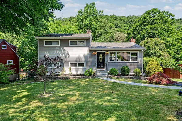 $879,000 | 460 Washington Avenue, Pleasantville, NY 10570
