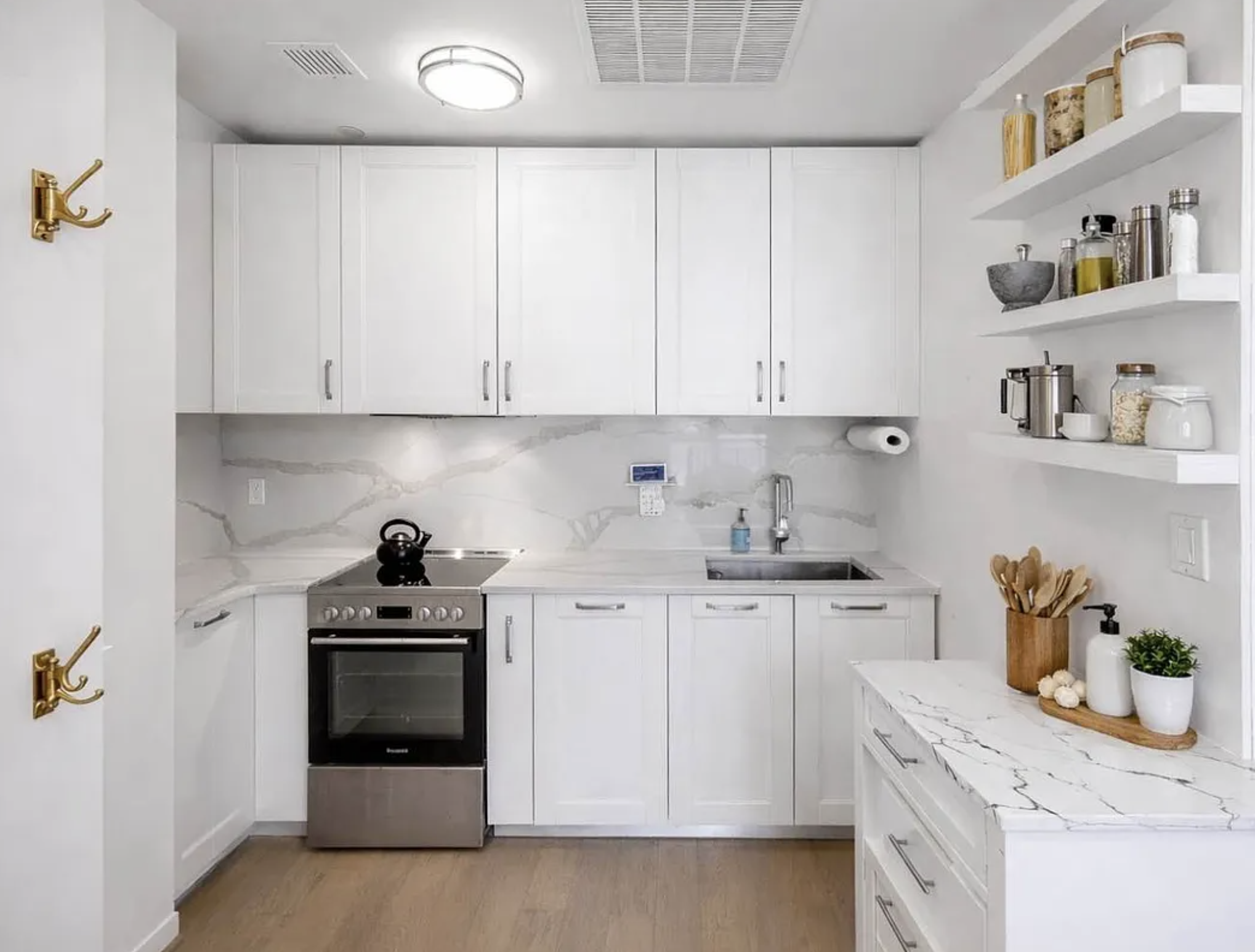 21-19 46th Avenue, Unit 1 Queens, NY 11101 - Photo 3 of 11