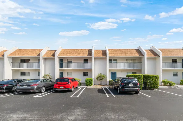 $229,900 | 2825 Southwest 22nd Avenue, Unit 104, Delray Beach, FL 33445