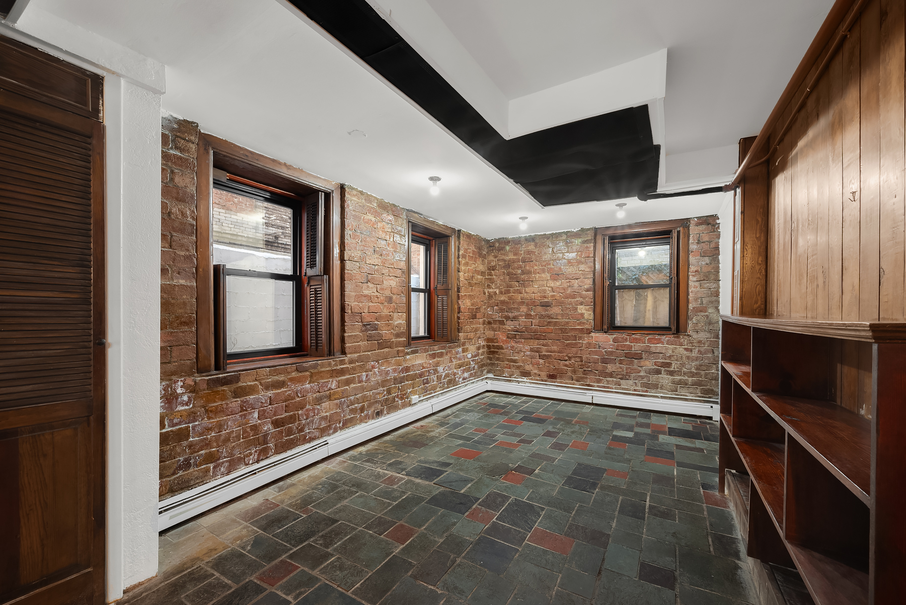 862 West End Avenue, Unit GARDEN Manhattan, NY 10025 - Photo 8 of 13 a view of an empty room and a window