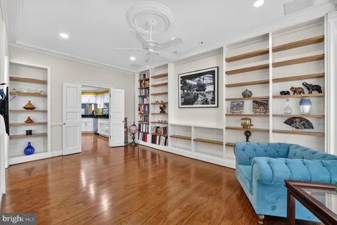 $875,000 | 1300 Army Navy Drive, Unit PH3, Arlington, VA 22202