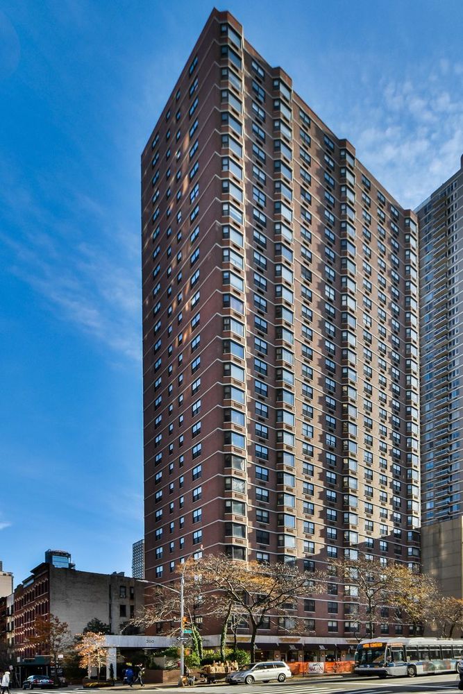 200 East 90th Street, Unit 3E Manhattan, NY 10128 - Photo 14 of 15